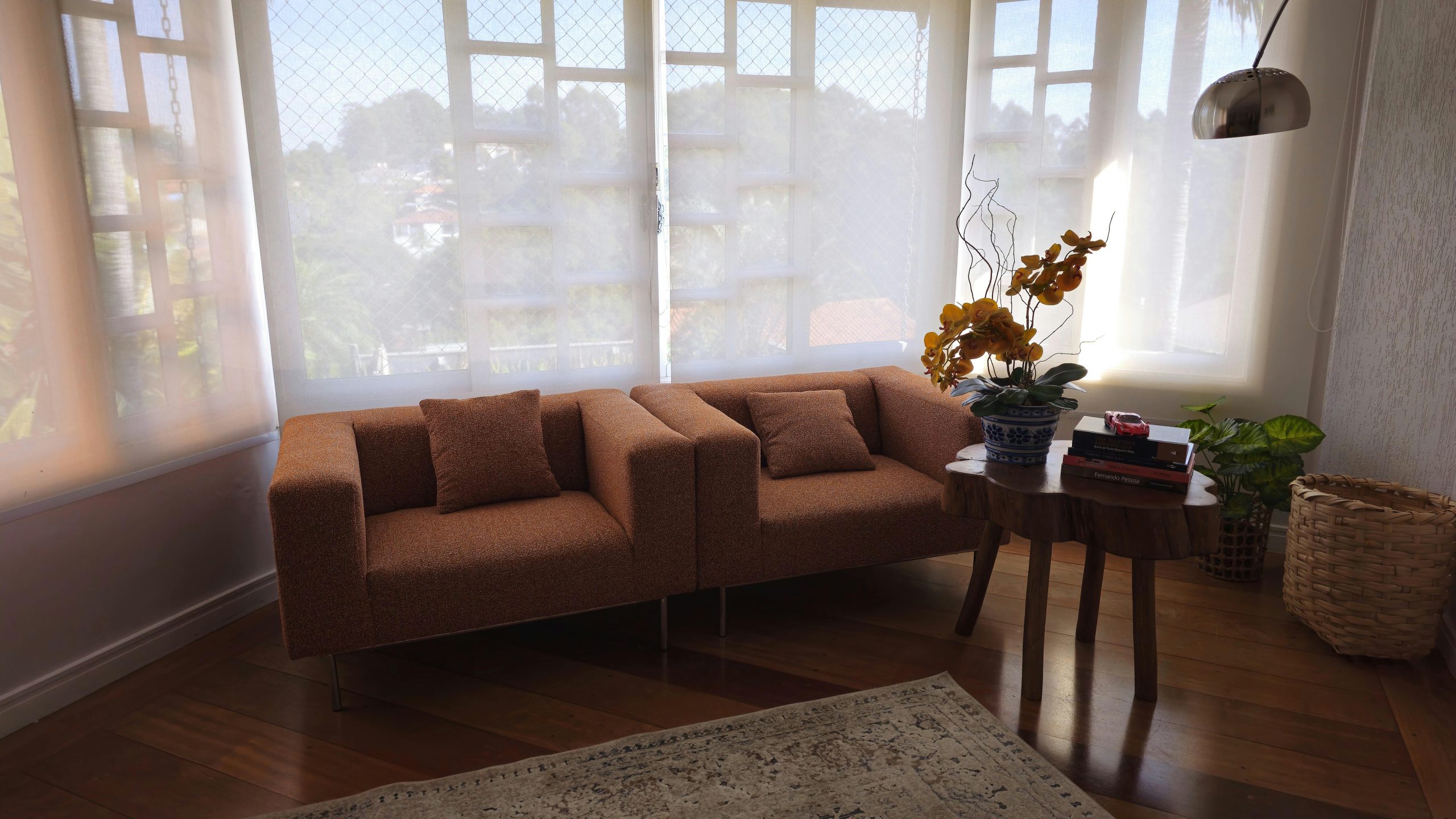 What is the best way to split costs of things/furniture for a college apartment?